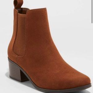 Women's Ellie Chelsea Boots